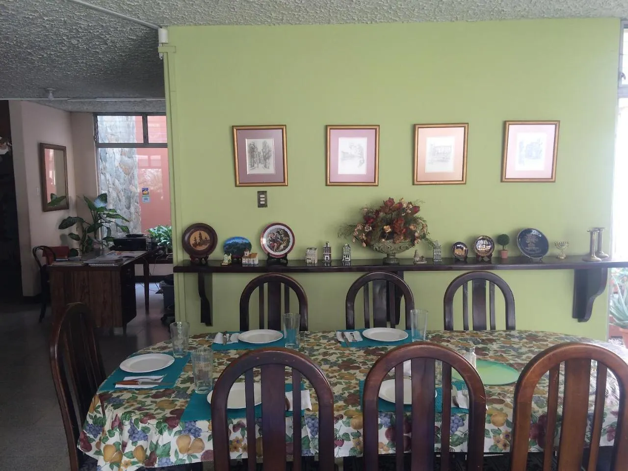 Hostal Los Lagos Inn Guatemala City